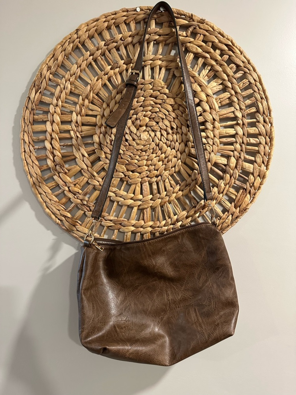 Jen & Co. Classic Brown Shoulder Bag - Timeless Everyday Tote